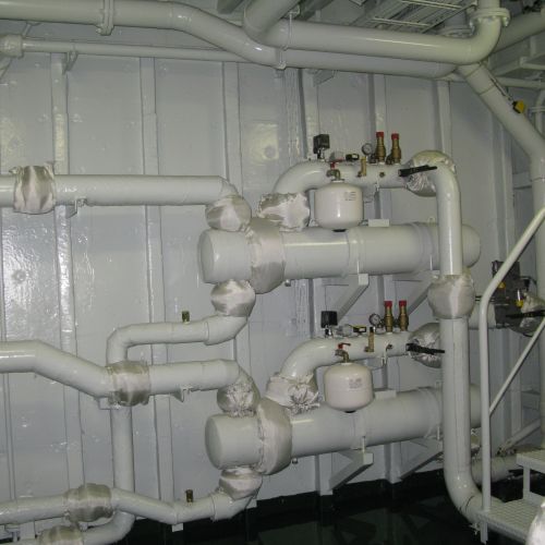 Ship fuel system
